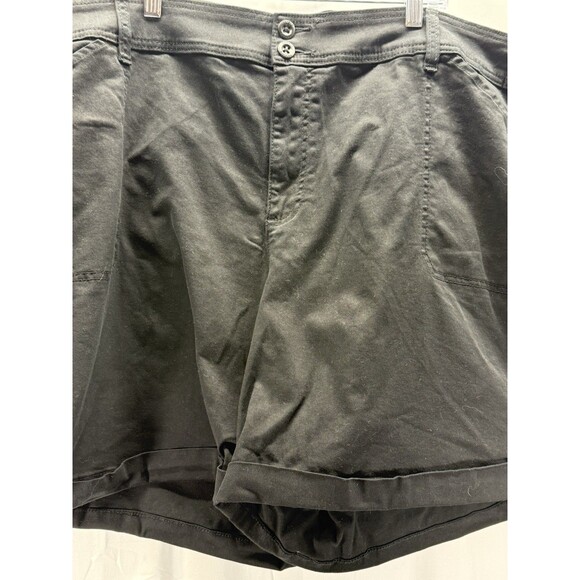 Torrid Womens Black Cuffed Shorts Size 30 - Picture 2 of 9